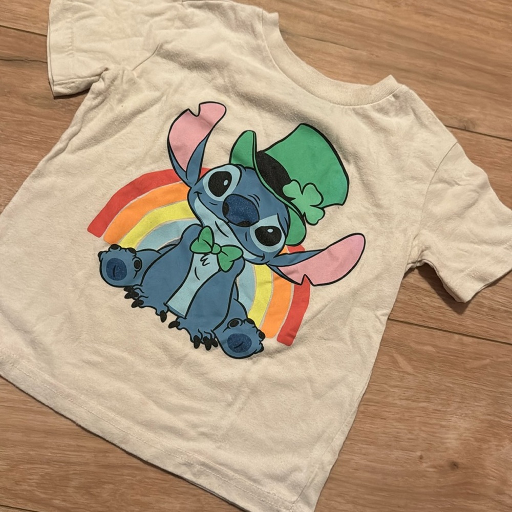 St. Patrick stitch tshirt lightly worn super soft good condition